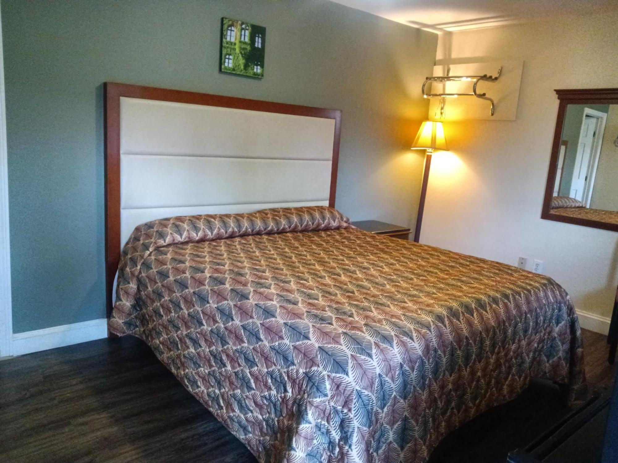 Maple Leaf Motel New Milford Exterior photo