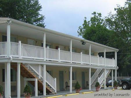 Maple Leaf Motel New Milford Exterior photo